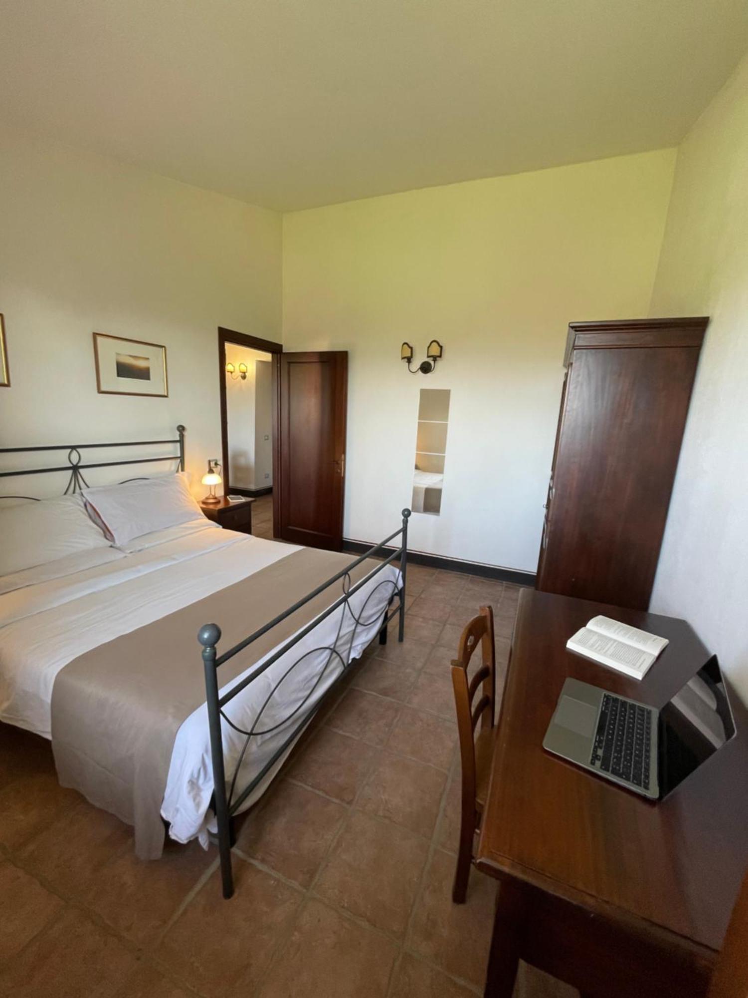 Residence Maria Giulia Corciano Bagian luar foto